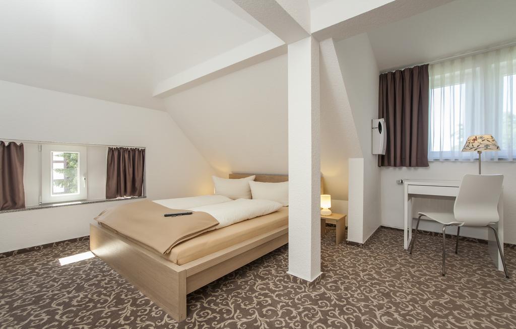 Pension Lok-Inn Walluf Quarto foto